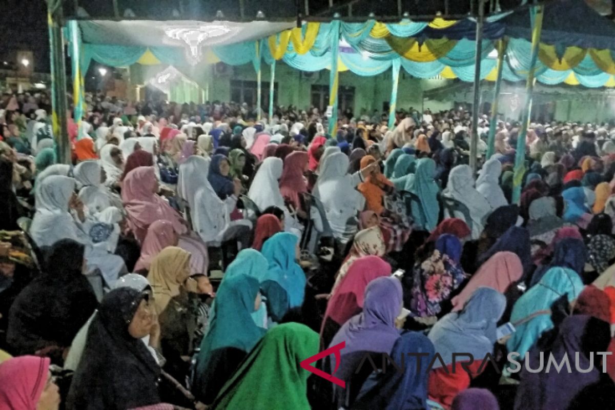 Ustadz Yahya Waloni 'hipnotis' umat Islam