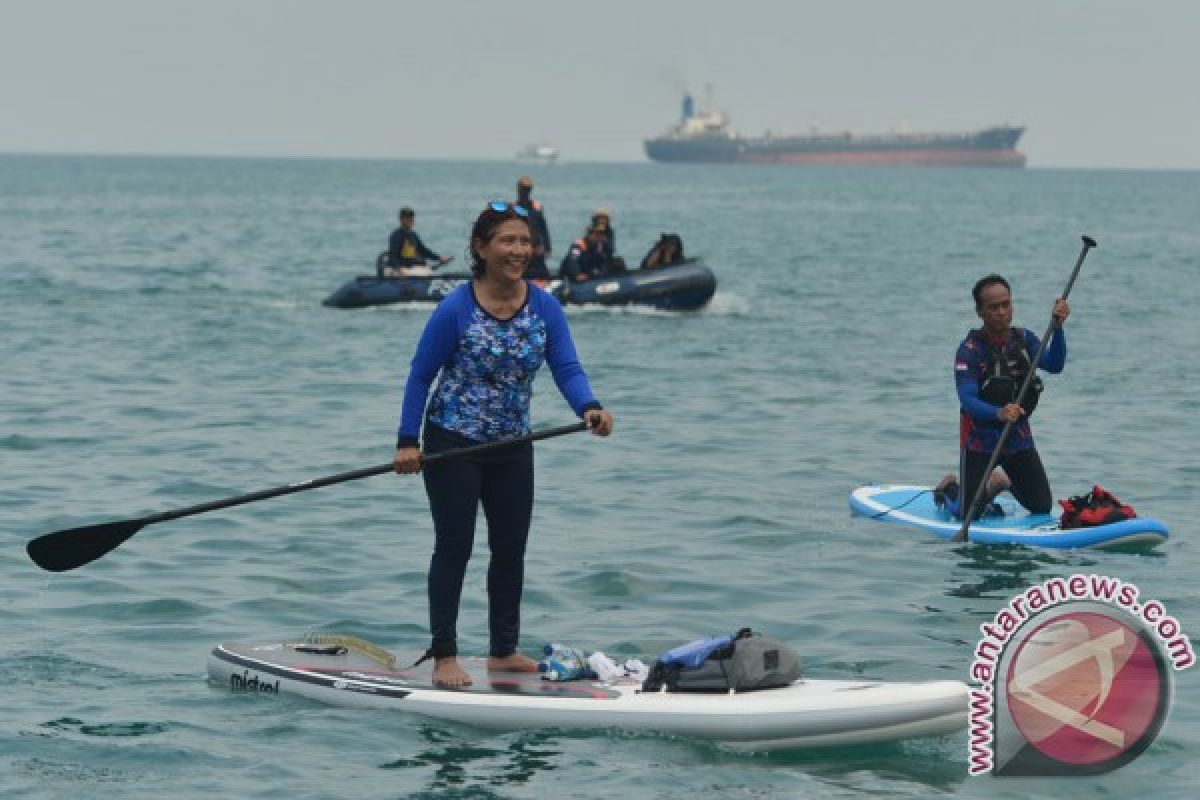 Menteri Susi tantang Mark Zuckerberg lomba paddle, apa hadiahnya?