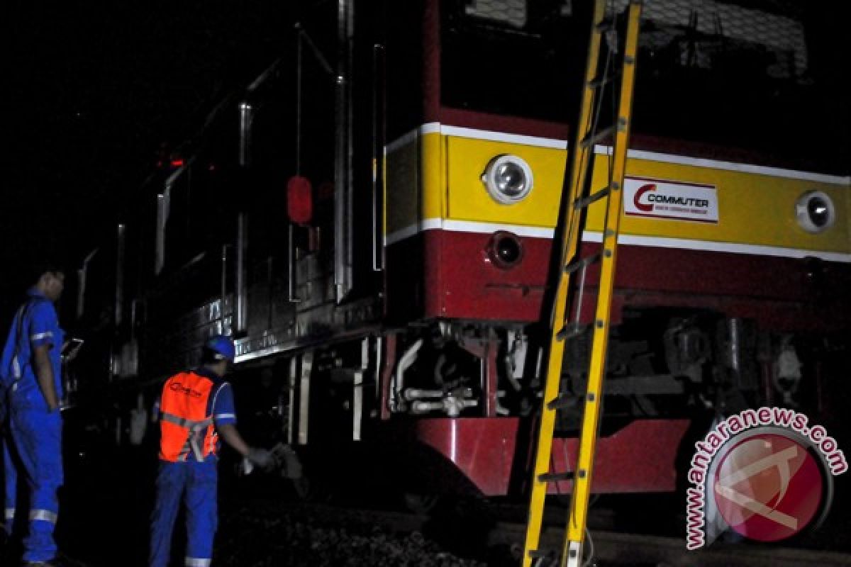 Pintu KRL tujuan Bogor sempat mengeluarkan asap