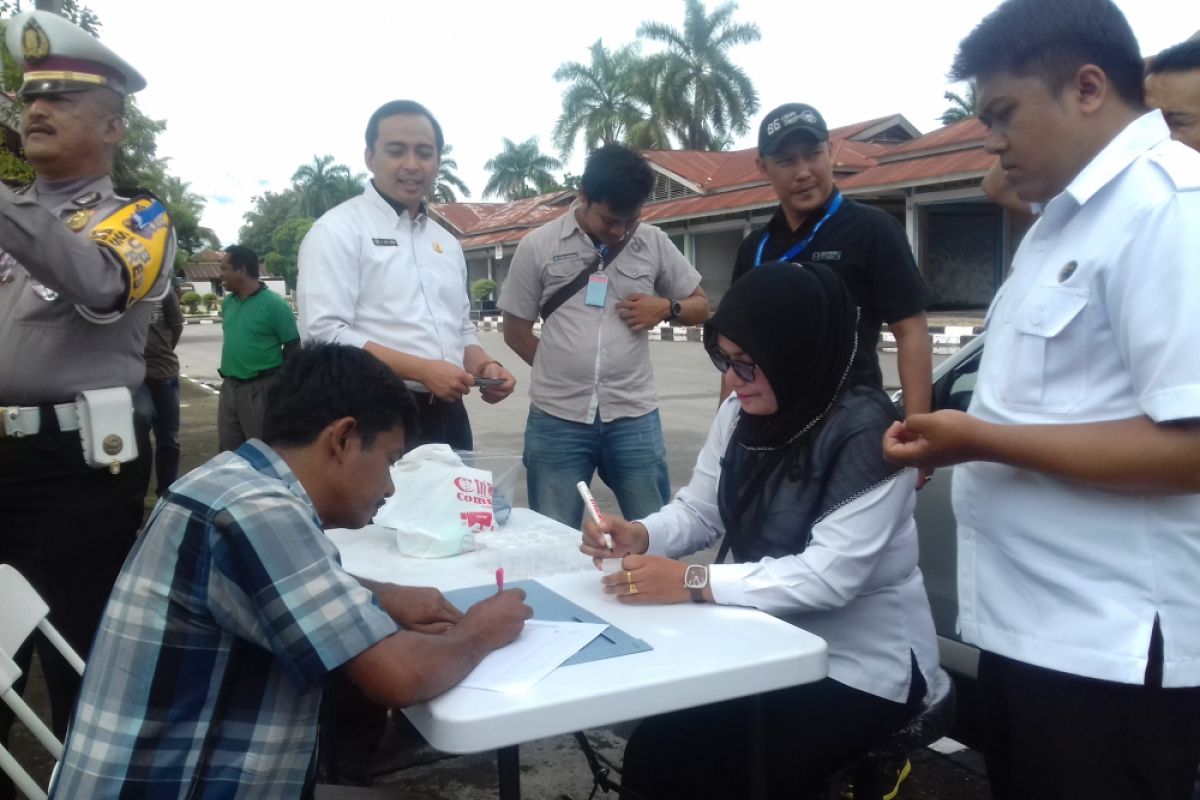Antisipasi kecelakaan lalu lintas, Polres Solok Kota tes urine sopir angkot dan AKDP