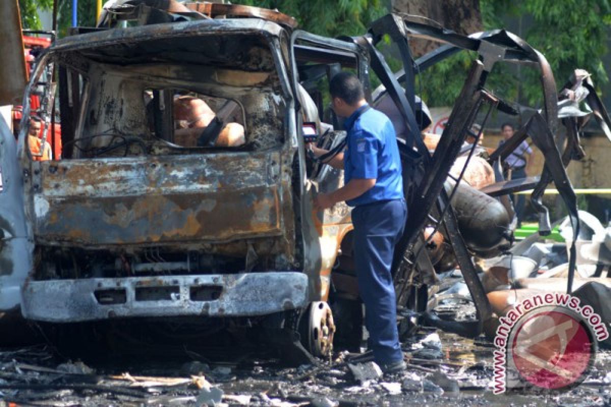 Warga bakar truk angkutan batubara