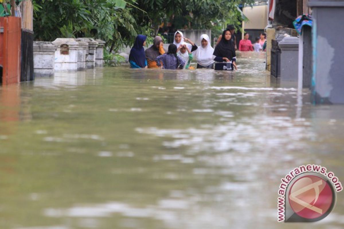 Ribuan rumah di Cirebon masih terendam banjir