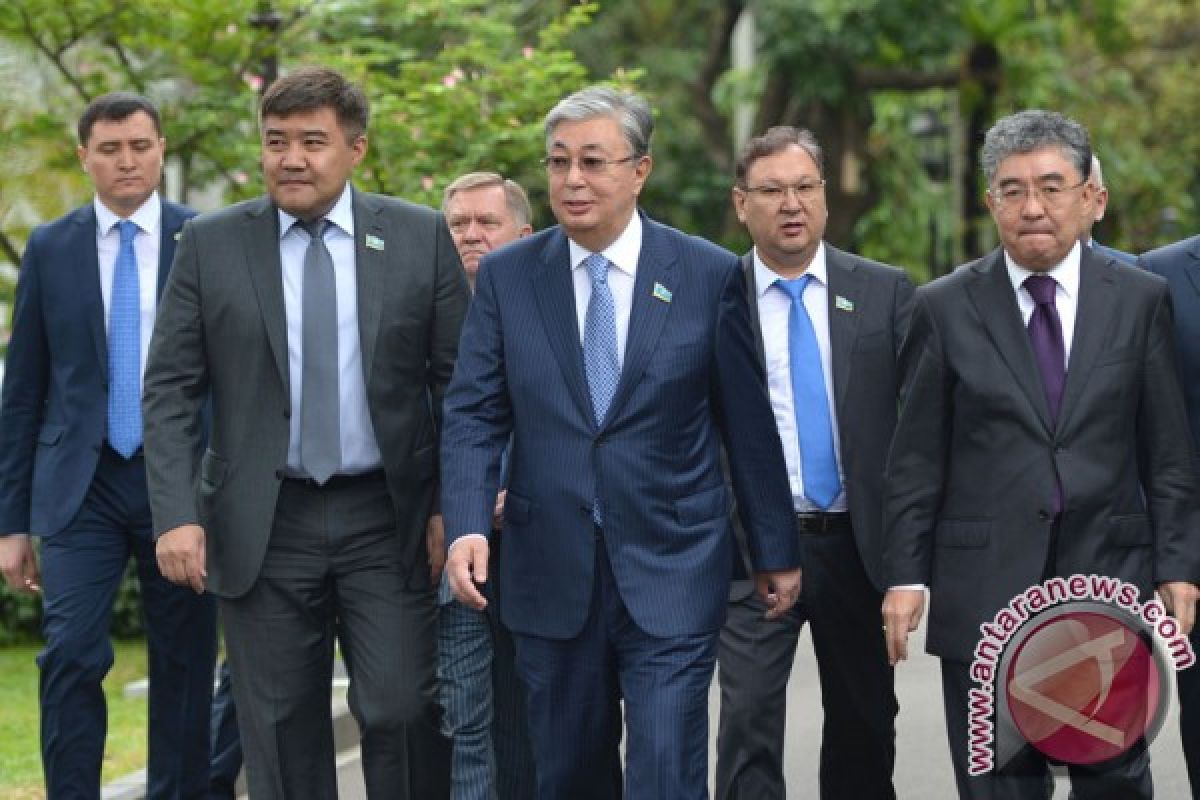 Kassym-Jomart Tokayev ambil alih jabatan presiden Kazakhstan