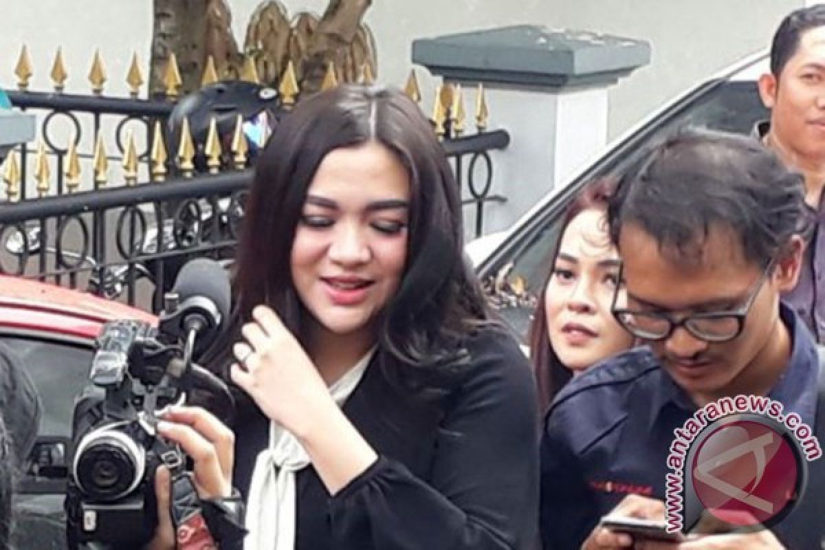 Vicky Shu hadiri sidang kasus First Travel