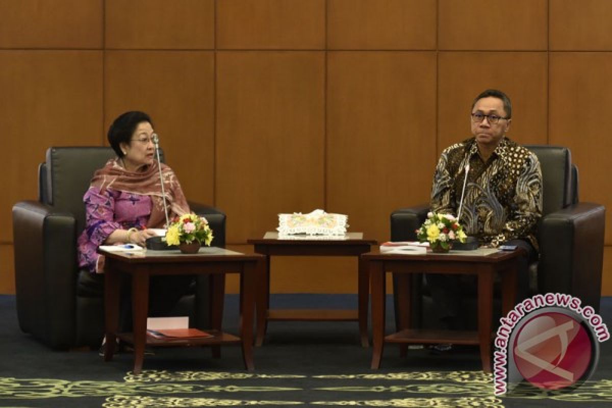 Zulkifli Hasan silaturahim dengan Megawati Jumat siang