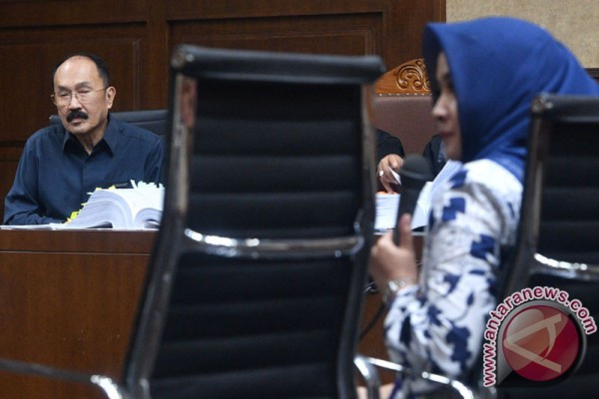 Fredrich Yunadi arahkan telunjuk ke jidad di persidangan, jaksa protes