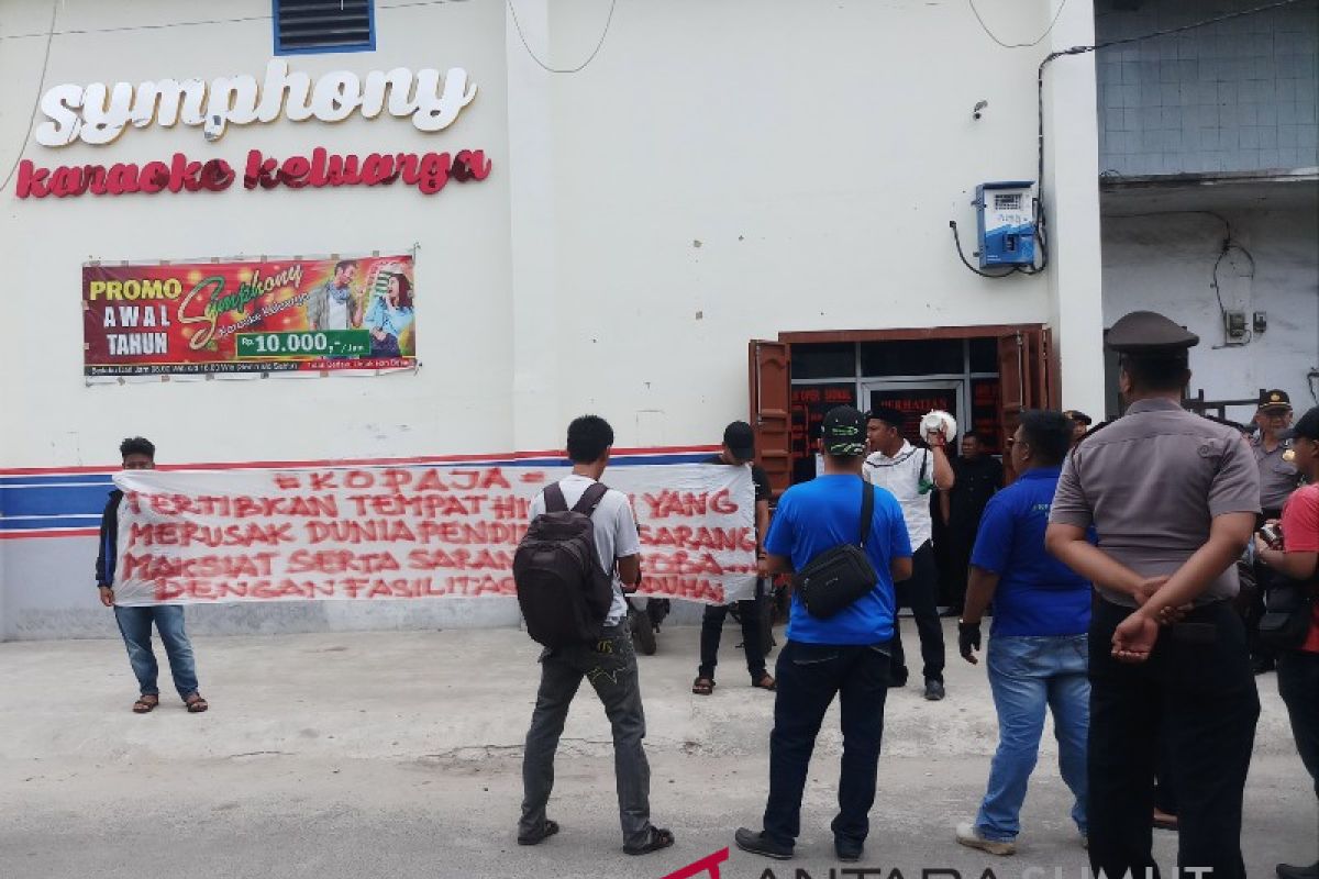 Karaoke tempat pelajar bolos kembali didemo