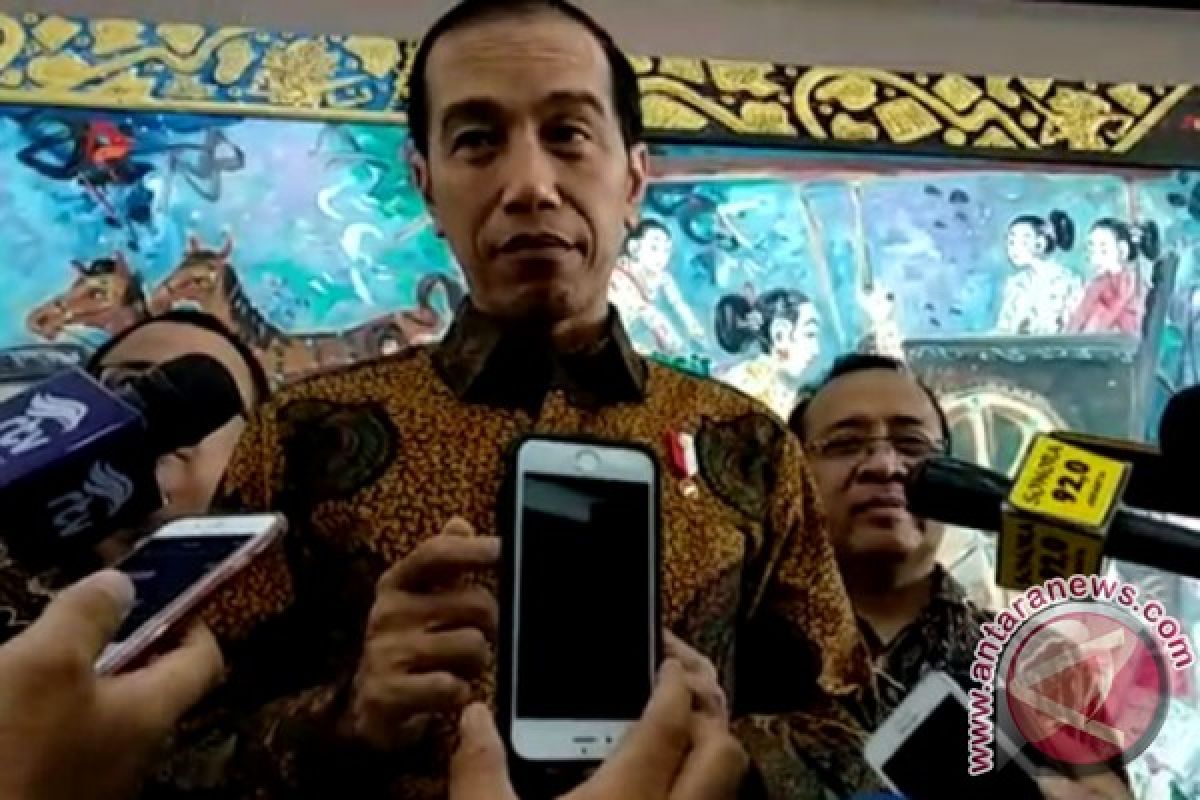 Jokowi studying names for his running mate in presidential race