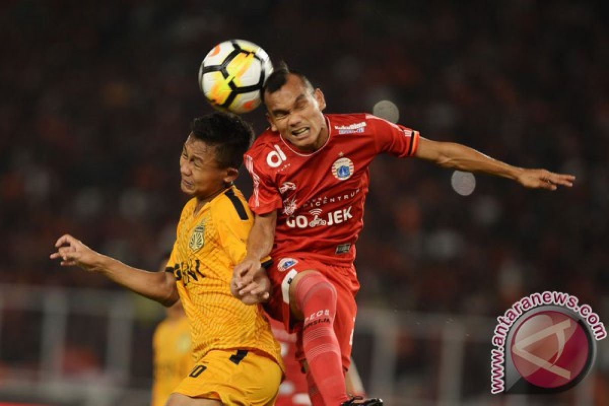 Bek Madura United siap hentikan Riko Simanjuntak