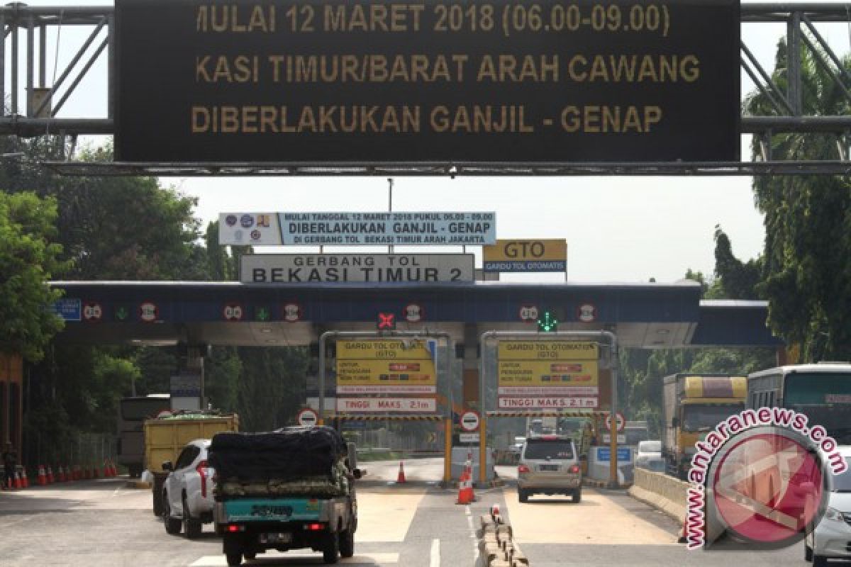 Banyak lubang di Tol Cikampek, pemerintah disarankan bebaskan tarif