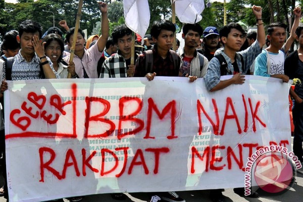 Mahasiswa akan unjuk rasa kenaikan BBM di Padang