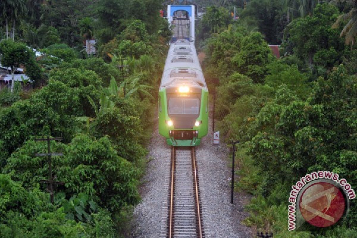 indonesia offers to transfer train technology to senegal