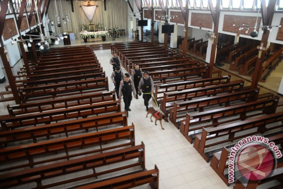 Polisi amankan gereja jelang Paskah di Garut