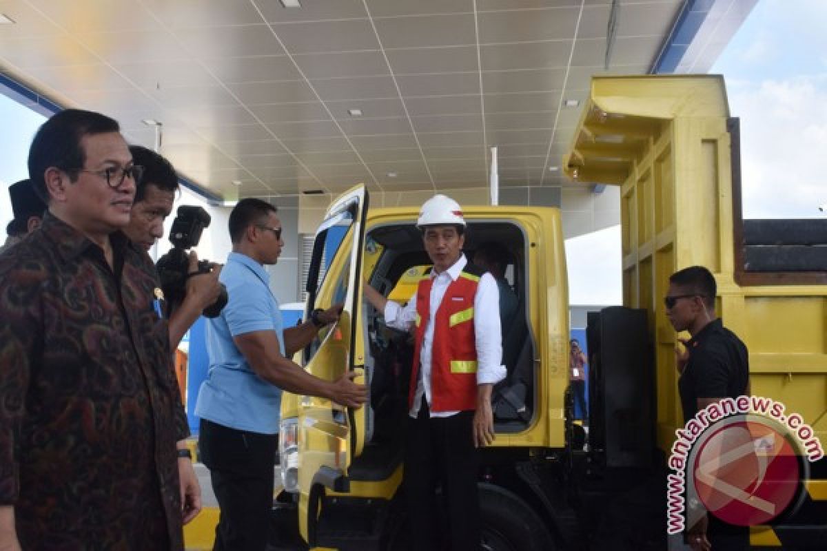 Presiden Jokowi resmikan Tol Ngawi-Kertosono