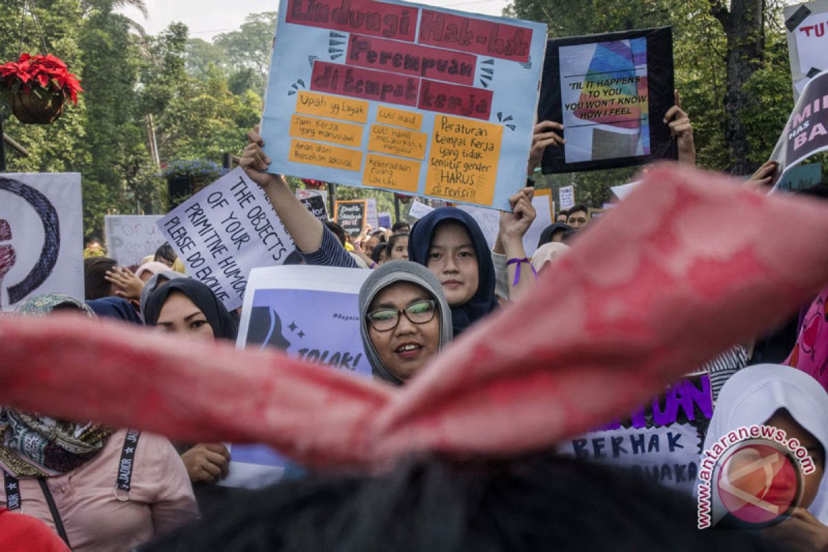 Tuntutan kesadaran hak pada aksi Hari Perempuan Internasional