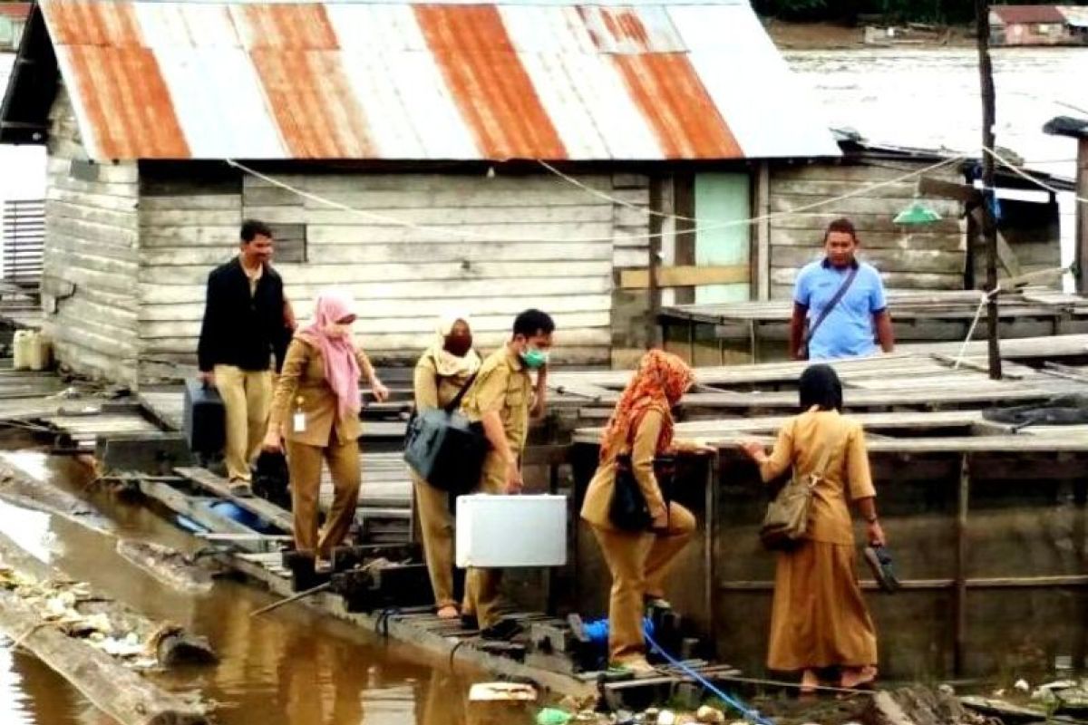 Hasil uji air Sungai Barito ini jawaban ribuan ikan mati