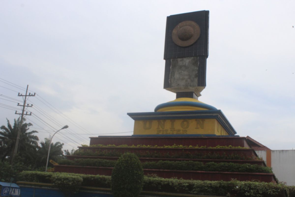 Lempengan tembaga Tugu Adipura lenyap