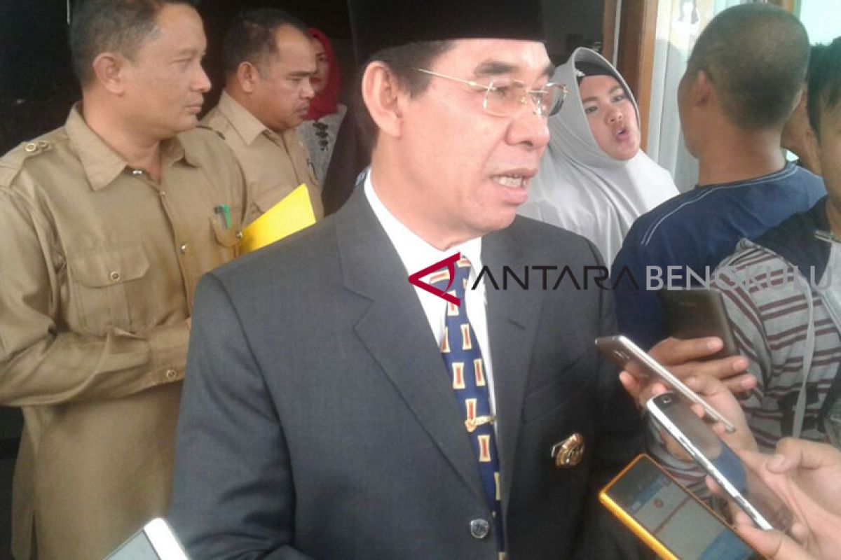 Bupati Rejang Lebong kecewa pengangkatan guru honorer belum dilaksanakan