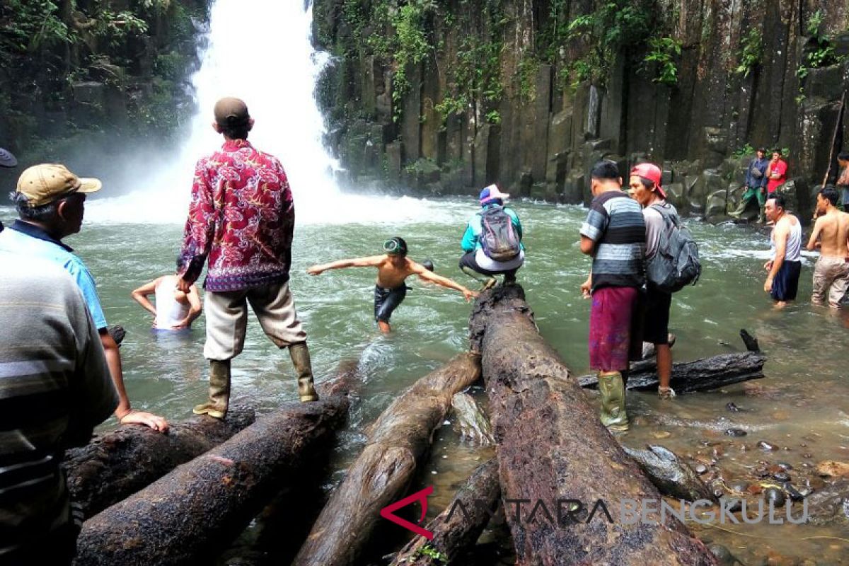 Pelajar tenggelam di Air Terjun Batu Betiang belum ditemukan