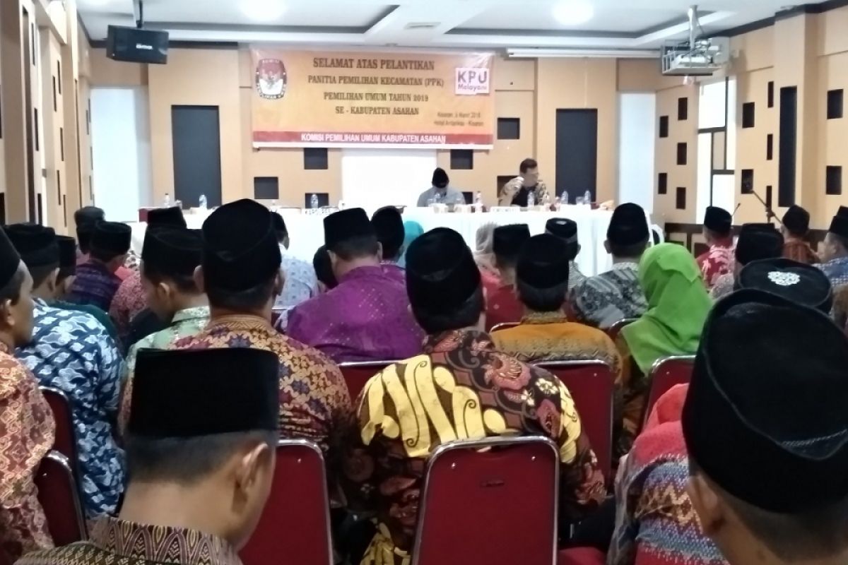 25 PPK dan PPS Asahan dilantik