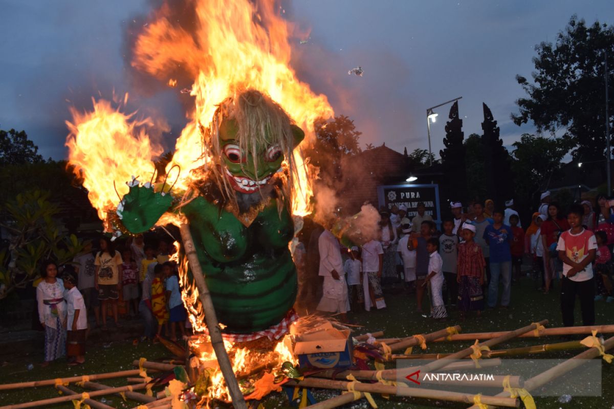 Pinandita Magetan Ajak Umat Tingkatkan Sradha Bhakti