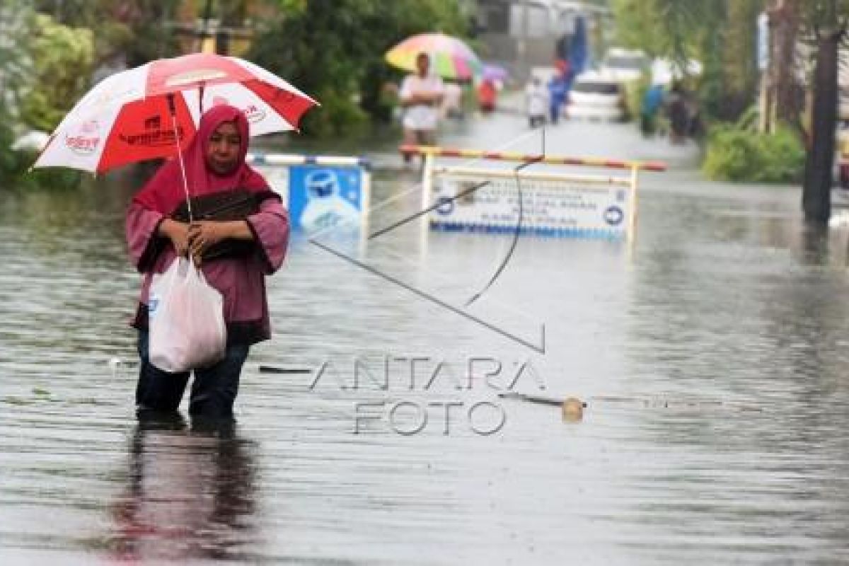 wali kota ingatkan warganya akan cuaca buruk