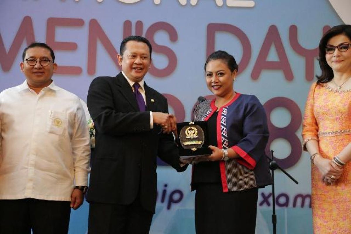 Bupati Tabanan raih penghargaan Internasional Women's Day