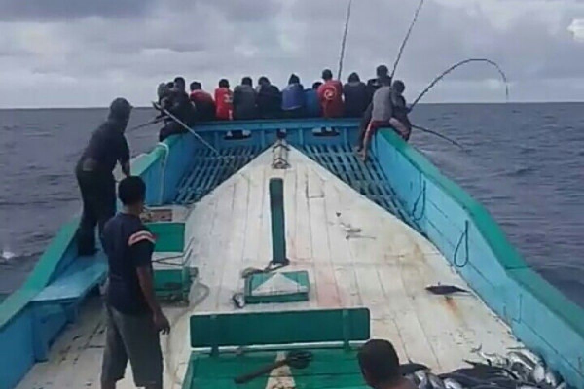 Sudah tiga pekan nelayan cakalang Kupang tidak melaut