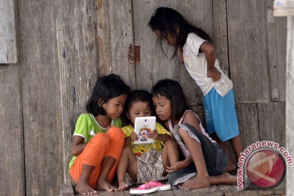 Pengaruh Gawai Tantangan Kaum Ibu Mendidik Anak, Kata Ulama