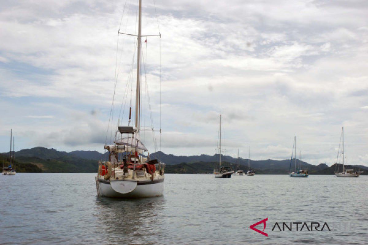 Belasan yacht parkir berbayar di Gili Gede