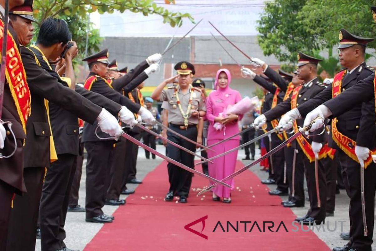Pedang Pora sambut  sambut Kapolres Tanjungbalai