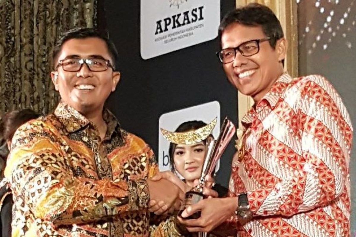 Gubernur IP Terima Penghargaan Obsession Awards 2018 Kategori Best Achiever In Regional Leader