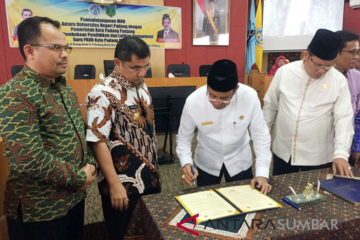 Rektor UNP: guru PAUD tentukan keberhasilan generasi muda