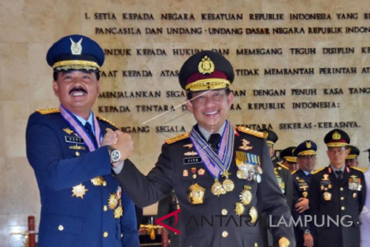 Tanda kehormatan untuk Panglima TNI dan Kapolri