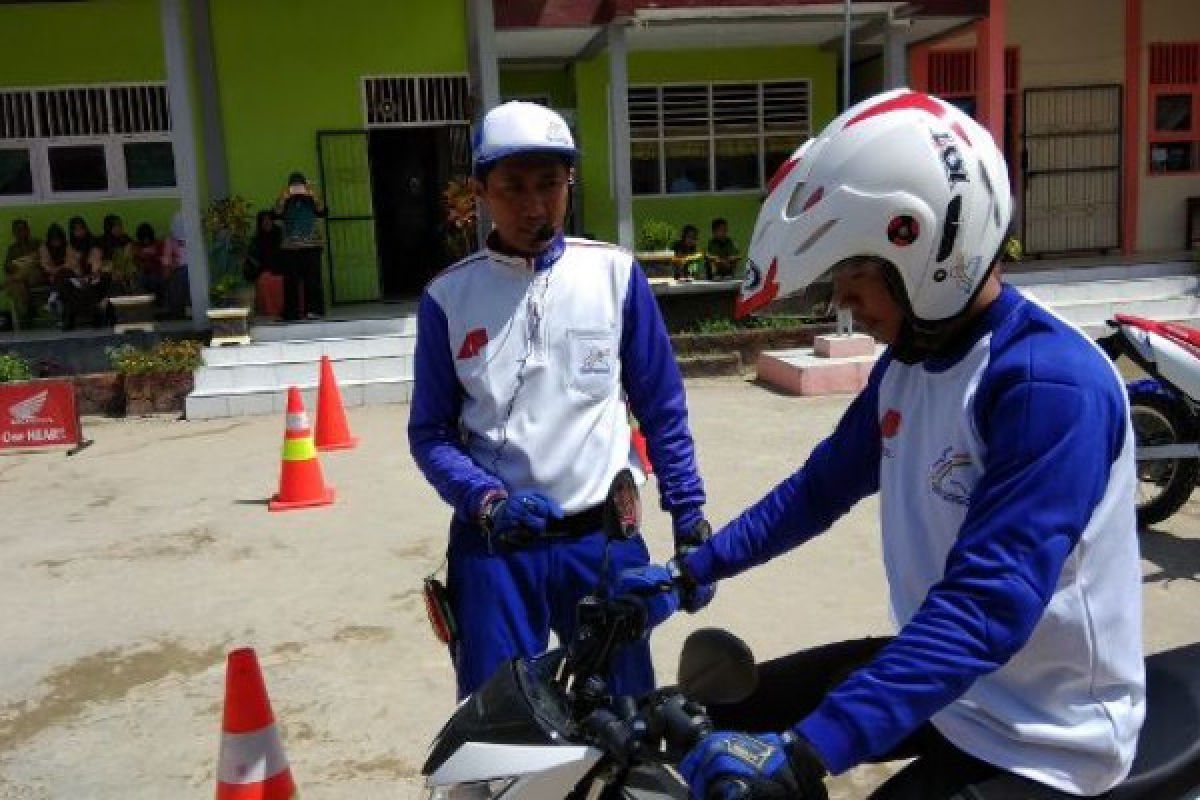 Honda edukasi siswa Tolitoli tentang 'safety riding'