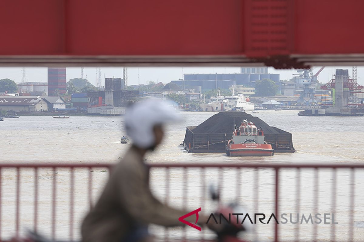 Gubernur lihat dua sisi mengenai kisruh angkutan batu bara