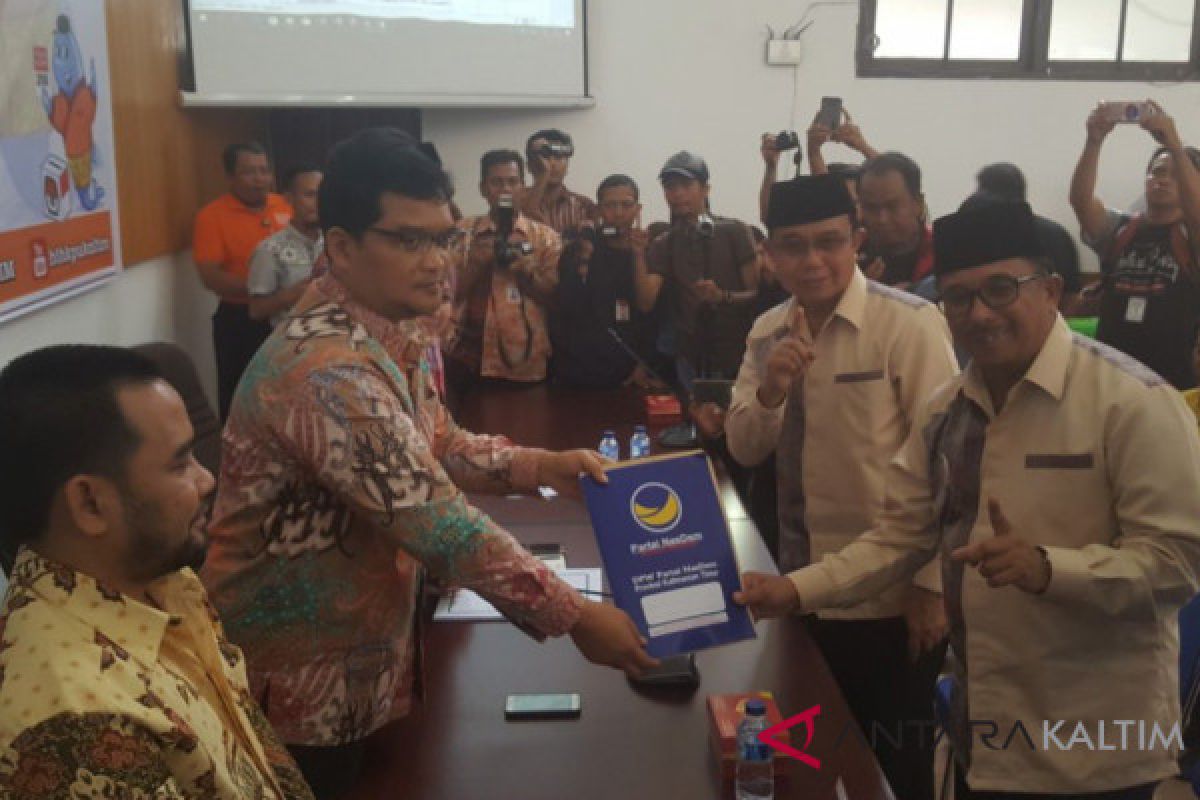 Didampingi Hasdam, Wali Kota Rizal Effendi resmi daftar cawagub