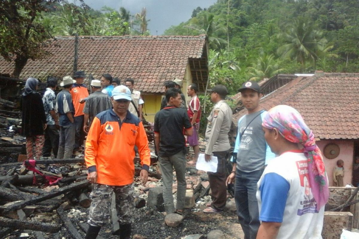 beranda - bpbd lebak mencatat delapan kecamatan diterjang bencana