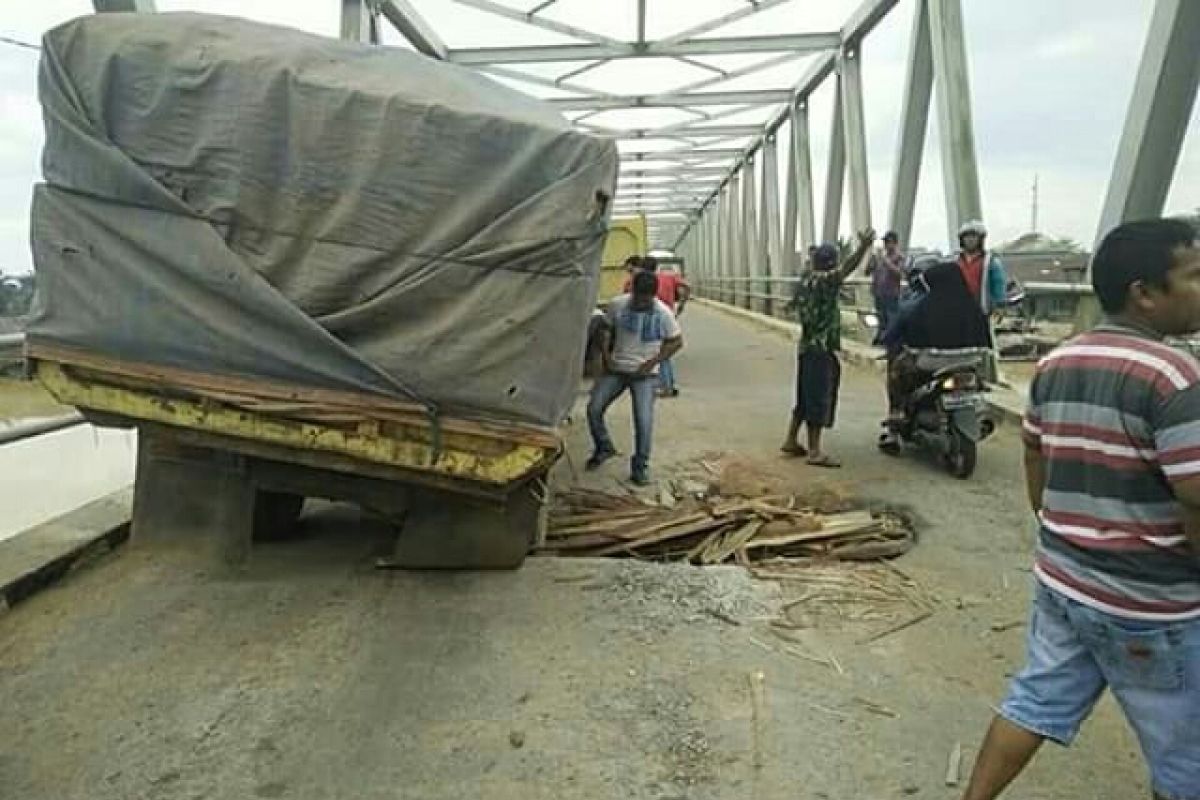 Jembatan Ambawang yang rusak segera diperbaiki