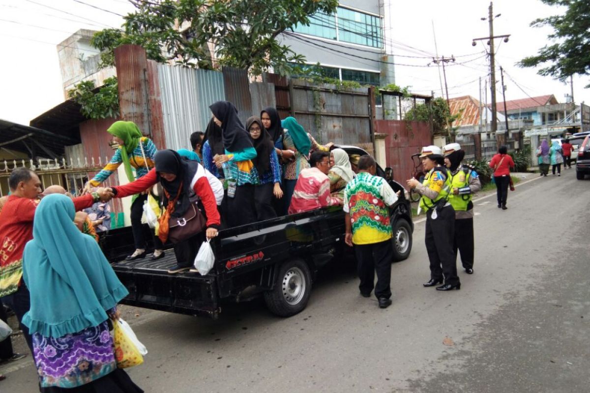 Polantas Berhentikan Pickup Angkut Peserta Festival Sasirangan