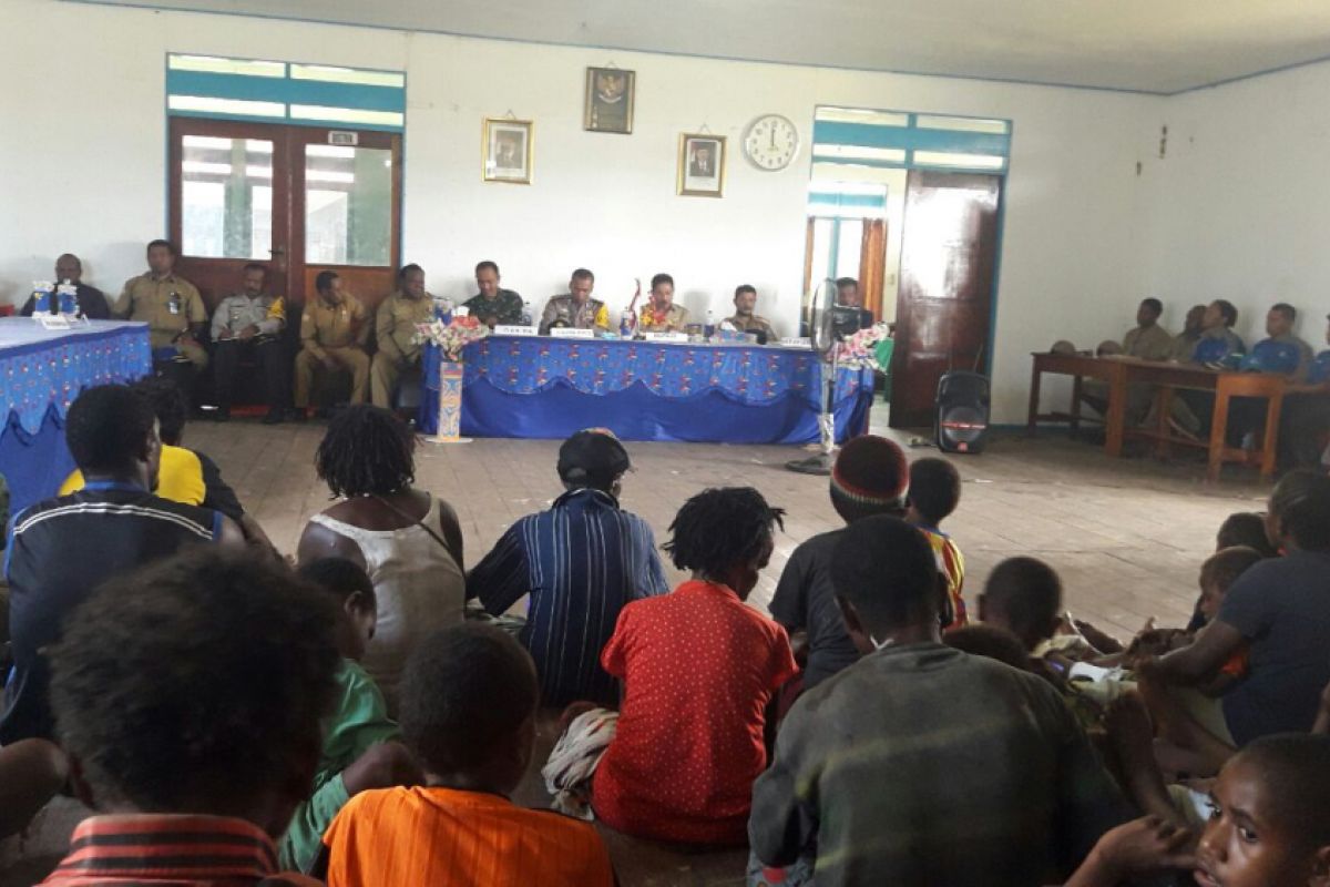 Pjs Bupati Mamberamo Tengah kunjungi Distrik Megambilis