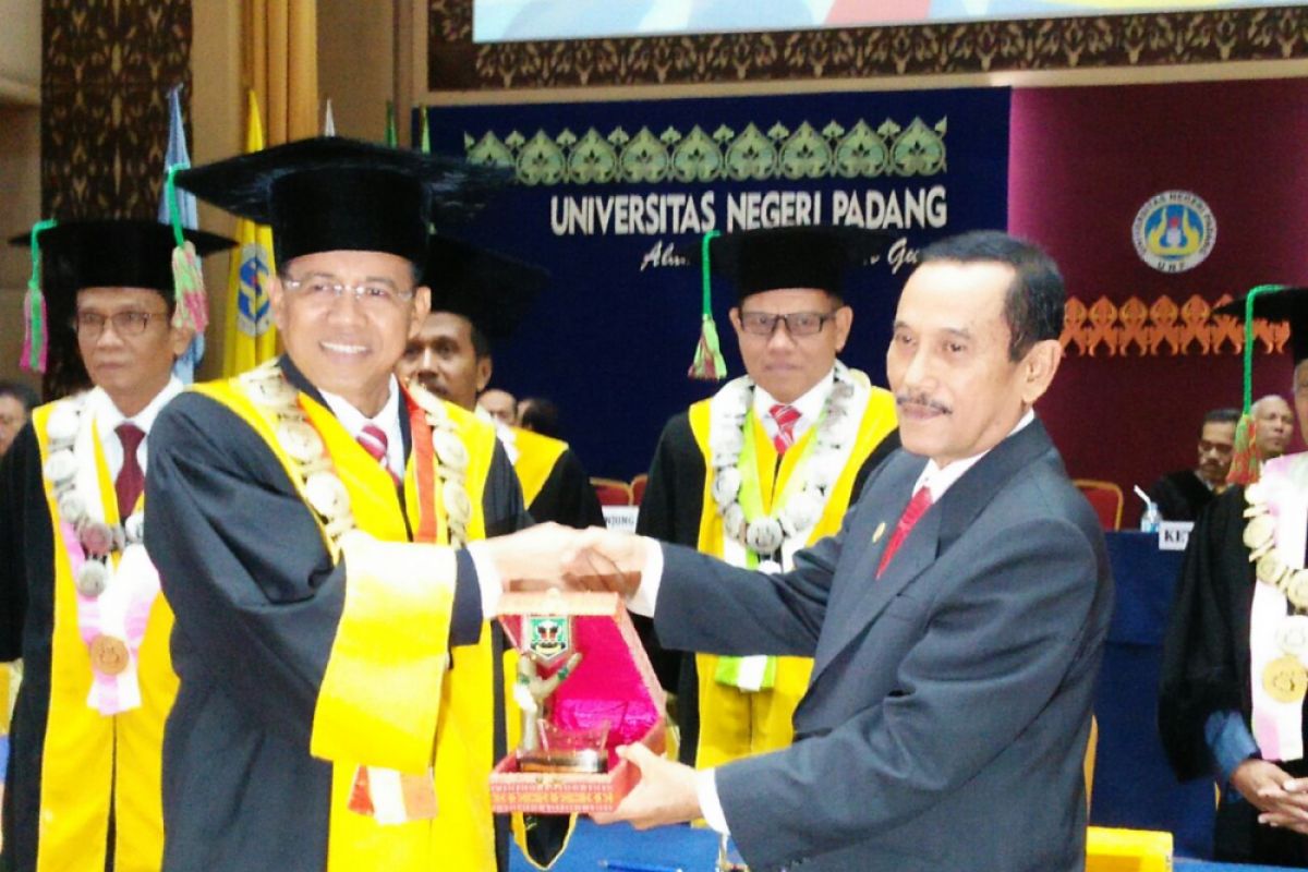 Bupati : Lulusan Universitas Jangan Terobsesi Jadi PNS