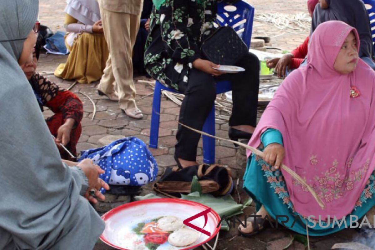 Tradisi masak apam di Pasaman Barat tetap lestari