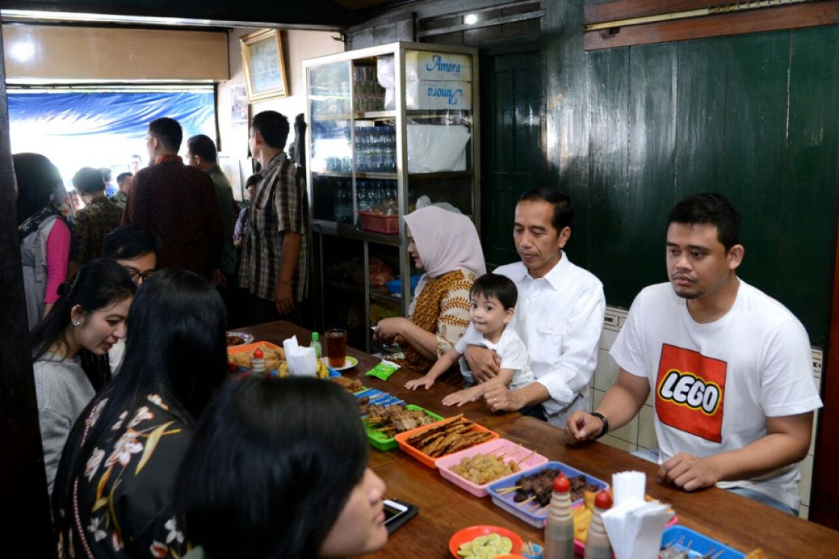 Libur, Presiden bersama keluarga makan soto di Solo