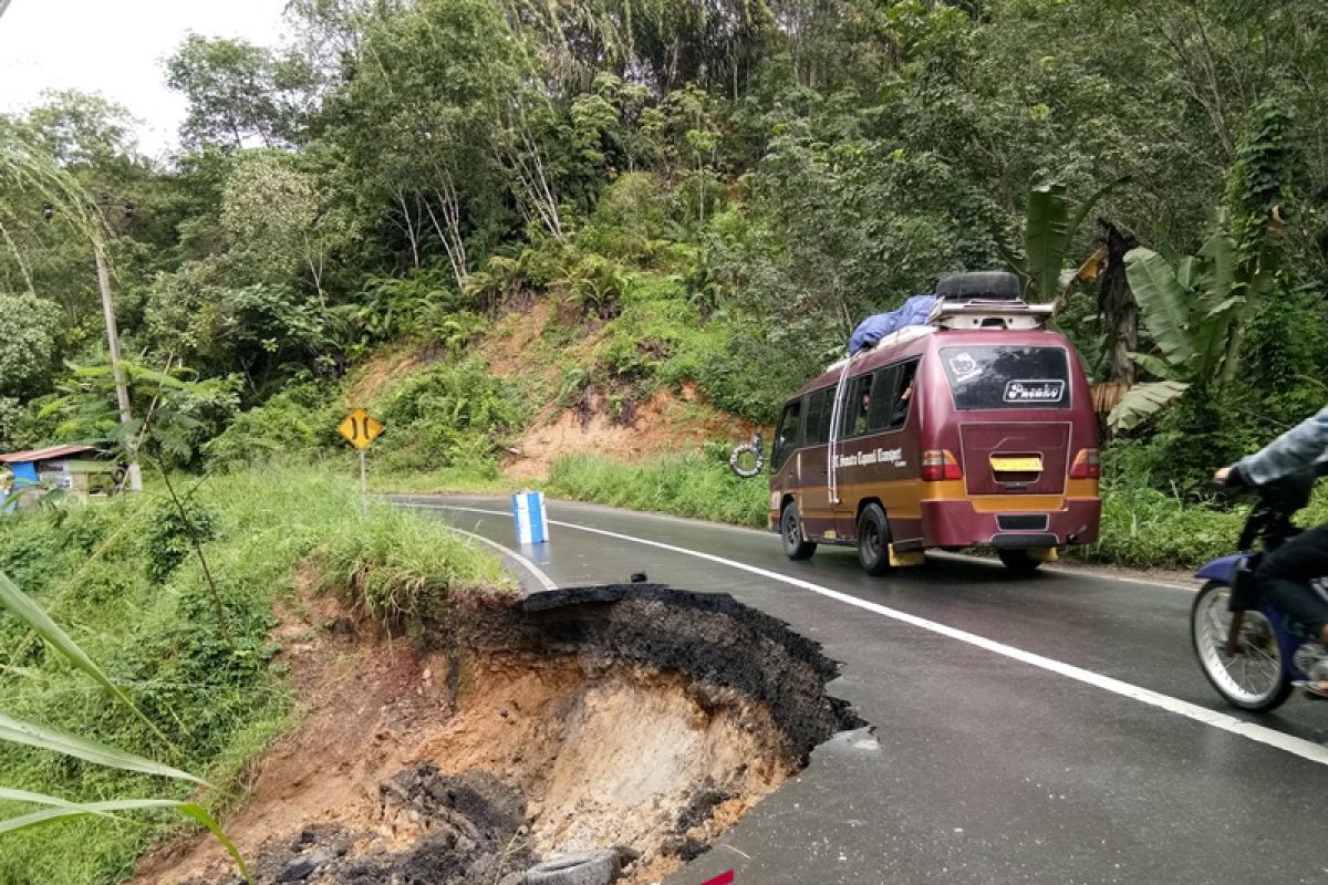 Jalan nasional di Tapsel segera diperbaiki