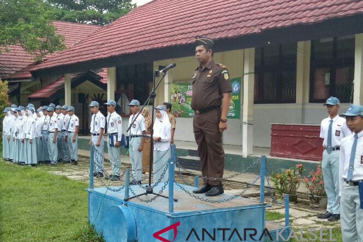 Siswa SMKN 2 Kandangan Diberi Penyuluhan Hukum