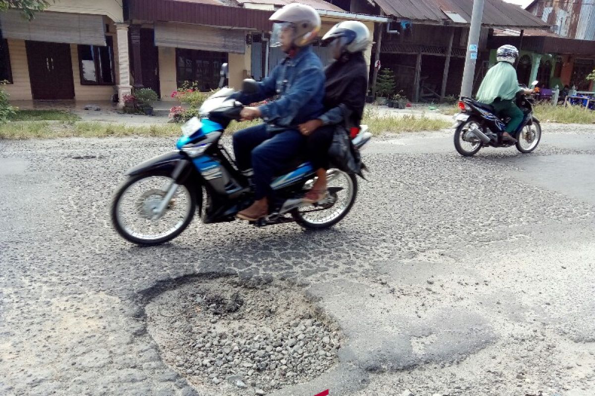 Jalan negara perlu penanganan menyeluruh