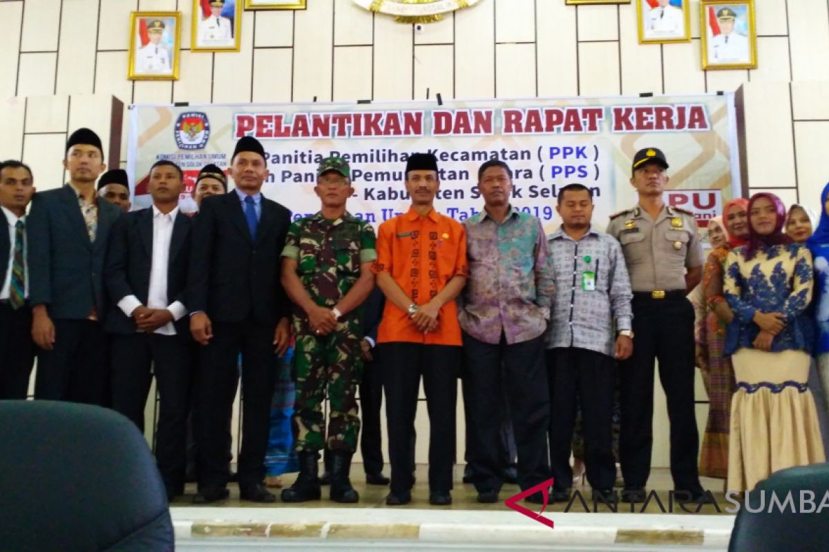 KPU Solok Selatan ingatkan PPK-PPS jangan 'bermain mata' dengan peserta pemilu