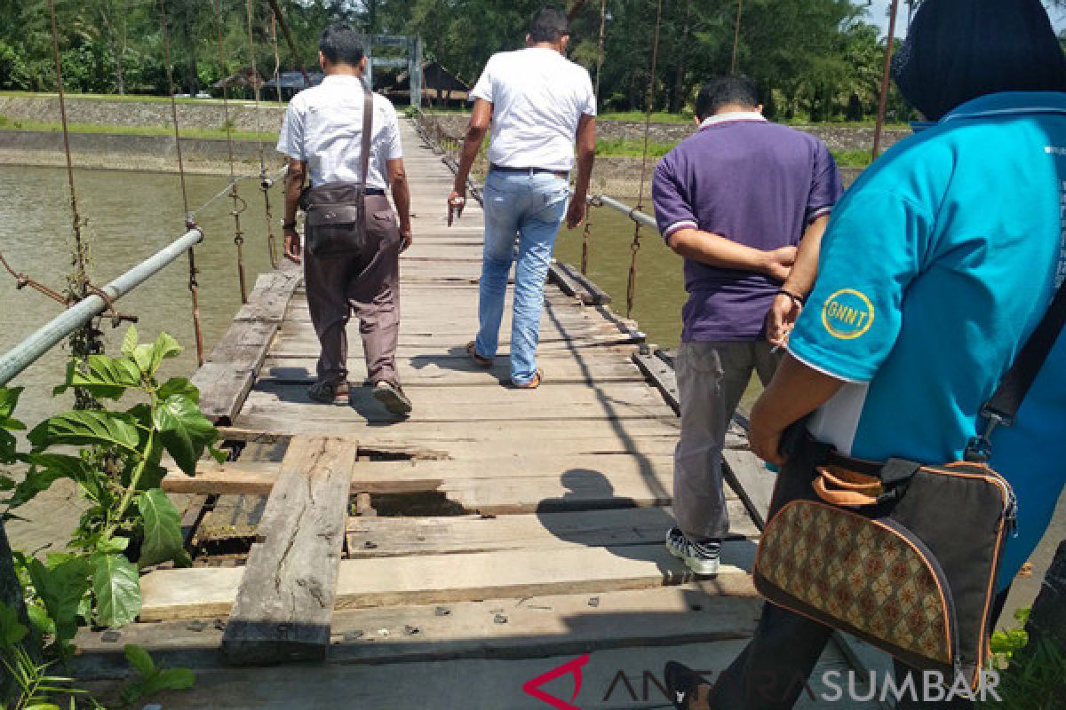 Warga Pasia Paneh Agam butuhkan jembatan permanen