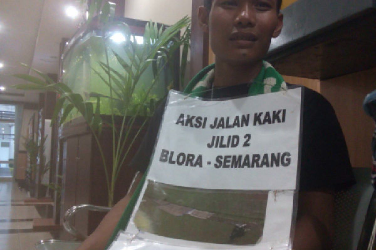 Berbekal Rp7.000, Lilik jalan kaki Blora-Semarang